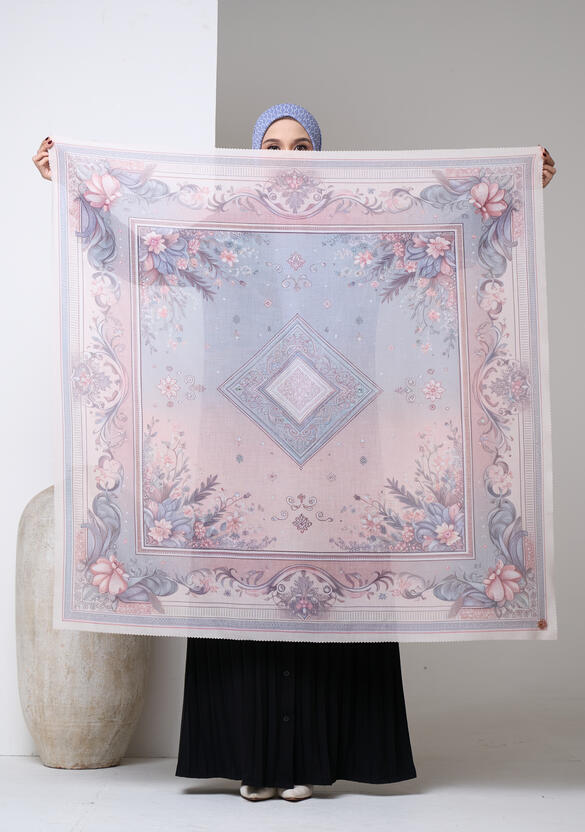 Vintage 120 x 120 - Inspired by timeless sophistication, Dutches celebrates women who lead with quiet confidence.